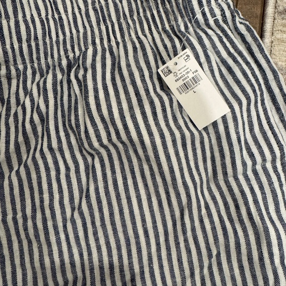 Women’s Striped Shorts Old Navy Large New - Picture 2 of 3